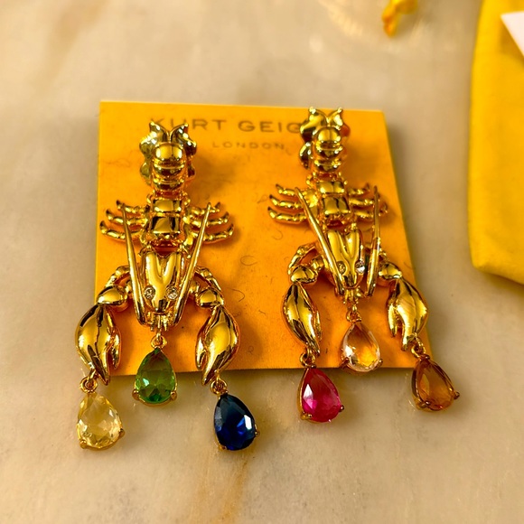 Kurt Geiger lobster Gold tone dangle statement earrings. - Picture 4 of 8